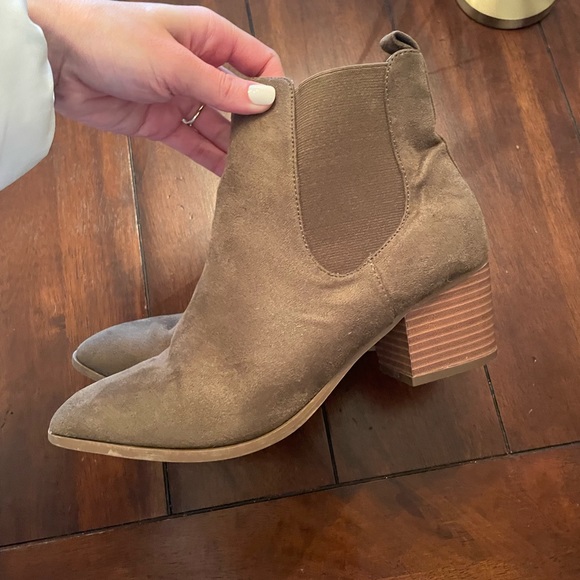 Faux suede pointed toe olive green boots - Picture 1 of 5